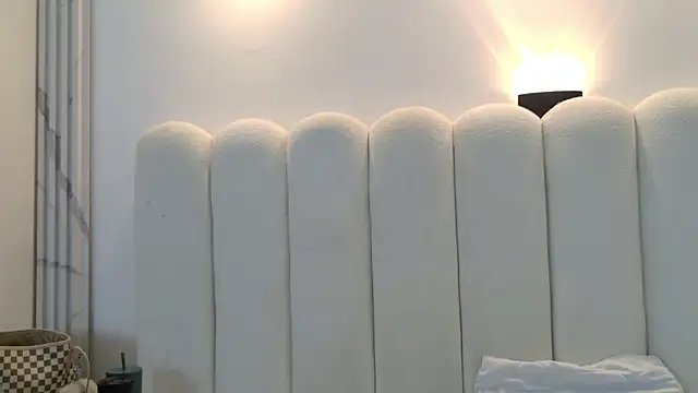 Juliabadlee online show from December 16, 10:37 pm