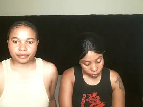 Snapshot of R-thequeen chatting on October 11, 9:06 pm R-thequeen online show from October 11, 9:06 pm