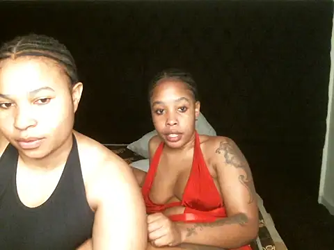 Snapshot of R-thequeen chatting on October 7, 8:46 pm R-thequeen online show from October 7, 8:46 pm