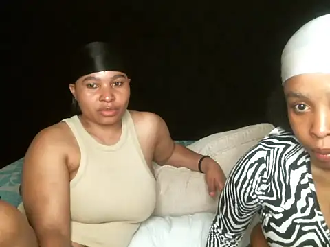 Snapshot of R-thequeen chatting on September 23, 9:24 pm R-thequeen online show from September 23, 9:24 pm