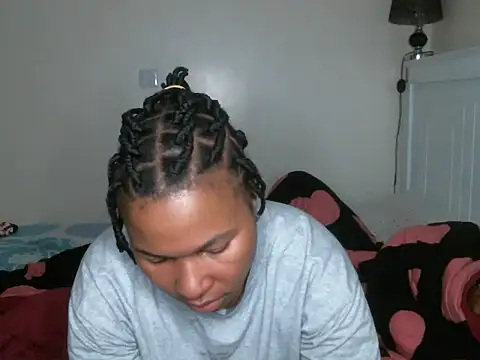 Snapshot of R-thequeen chatting on December 2, 8:59 am R-thequeen online show from December 2, 8:59 am