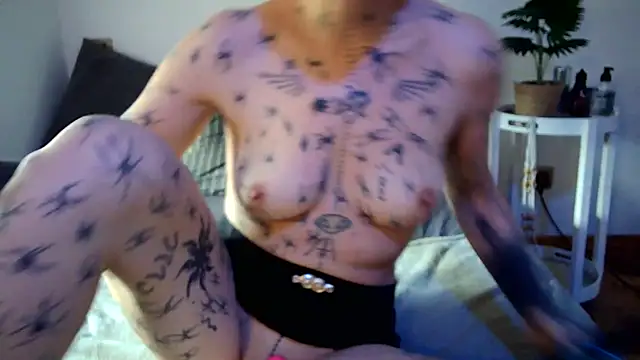 ValeryCrowley14 online show from February 12, 9:11 am