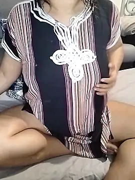 MarochienneAnissa online show from May 2, 11:41 pm