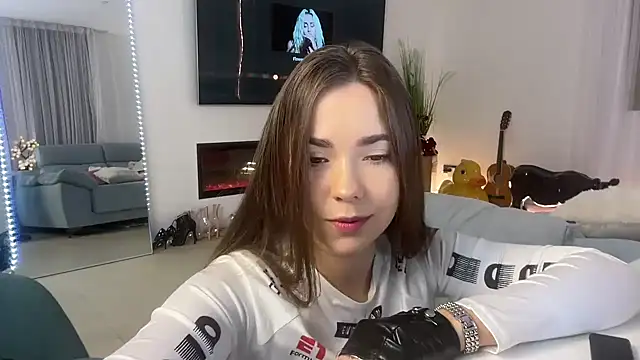 Mika Miller online show from February 3, 5:05 am