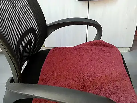 Destiny Desire online show from December 2, 7:05 pm