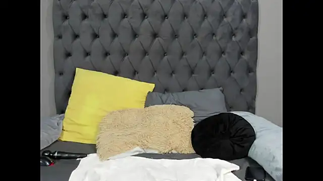 DIRTYTALKINQUEEN online show from September 23, 7:45 pm