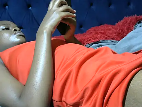 Creamy dolly online show from March 5, 9:32 pm