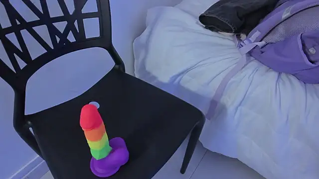 emma alice  online show from March 13, 11:33 am