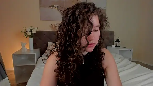 Ariella Sol online show from August 3, 1:20 am