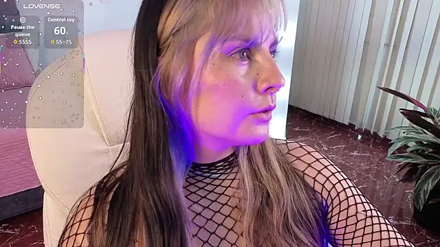 brandy sweet  online show from November 15, 3:29 am