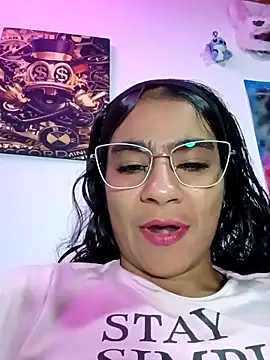 Leslly  online show from May 5, 10:07 am