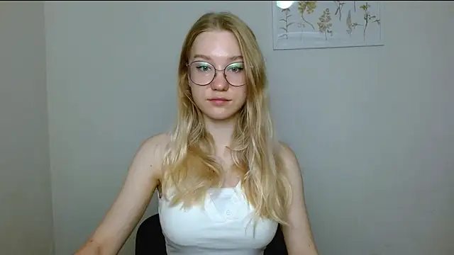 Snapshot of cindi_hot chatting on September 12, 8:12 am cindi hot online show from September 12, 8:12 am