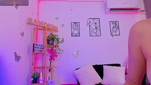 EmillySanders online show from June 9, 9:58 pm