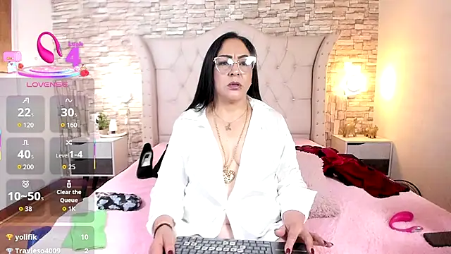 Snapshot of Gina_Myers chatting on October 12, 1:24 pm Gina Myers online show from October 12, 1:24 pm