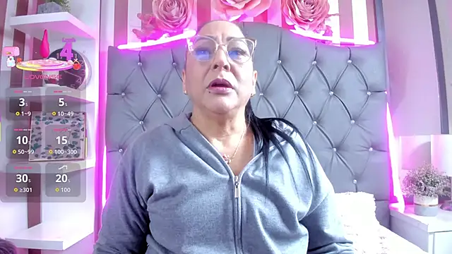 Snapshot of Gina_Myers chatting on October 19, 12:51 pm Gina Myers online show from October 19, 12:51 pm