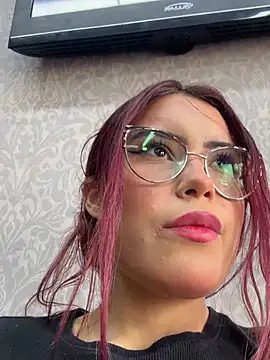 Alexa Slave online show from July 5, 7:30 pm