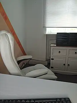 -BonnieBlack- online show from July 7, 7:56 am