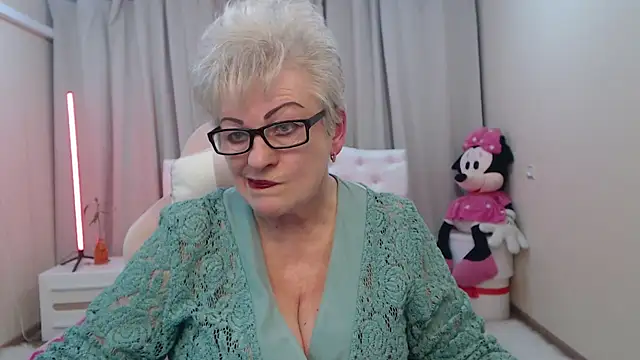 KayleSmoll online show from May 1, 6:33 pm