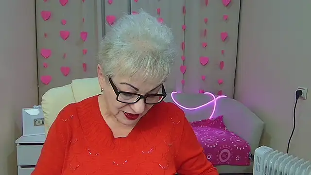 KayleSmoll online show from February 4, 7:50 pm