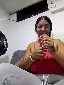 Snapshot of Sofythom1 chatting on October 25, 1:46 am Sofythom1 online show from October 25, 1:46 am