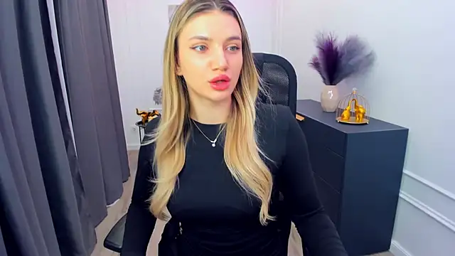 SelenaeMoore online show from March 5, 3:46 am