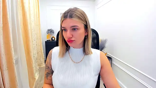 SelenaeMoore online show from June 13, 3:59 am