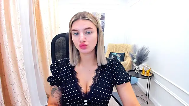 SelenaeMoore online show from June 9, 3:39 am