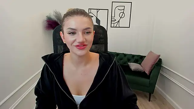 Snapshot of SelenaeMoore chatting on October 8, 3:22 am SelenaeMoore online show from October 8, 3:22 am