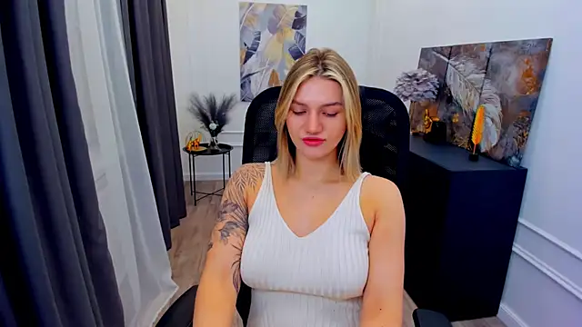 SelenaeMoore online show from May 1, 3:54 am