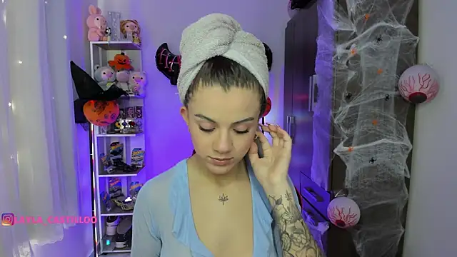 Layla castilloo online show from October 24, 3:30 pm