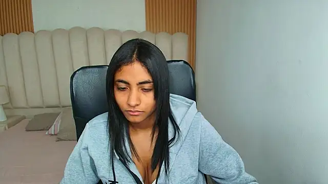 shaneelle online show from February 9, 3:09 am