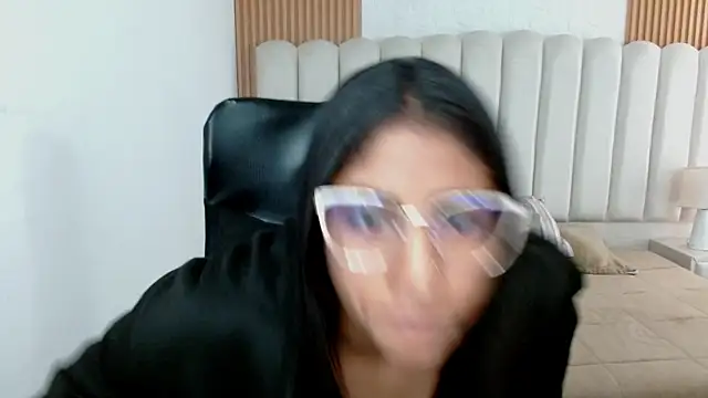 shaneelle online show from June 6, 2:34 pm