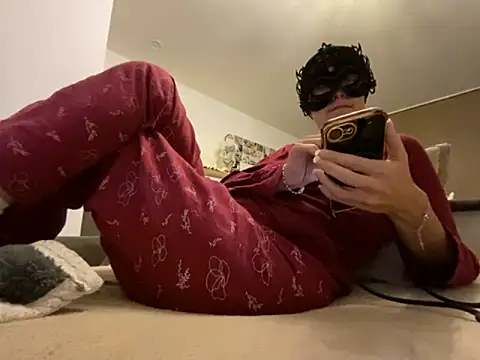 Marilou1983 online show from November 23, 9:38 pm