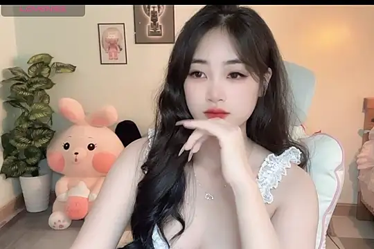 Snapshot of _Aimy_ chatting on October 4, 3:12 am Aimy online show from October 4, 3:12 am