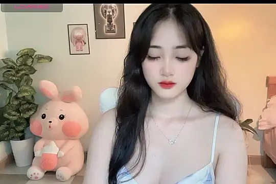 Snapshot of _Aimy_ chatting on October 14, 4:48 am Aimy online show from October 14, 4:48 am