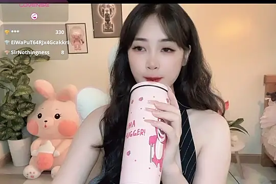 Snapshot of _Aimy_ chatting on October 11, 4:28 am Aimy online show from October 11, 4:28 am