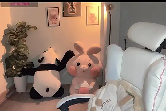 Snapshot of _Aimy_ chatting on September 20, 4:16 pm Aimy online show from September 20, 4:16 pm
