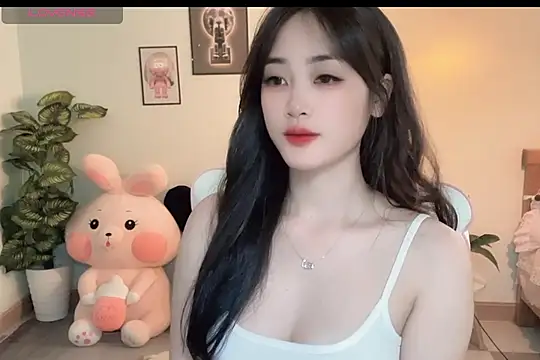 Snapshot of _Aimy_ chatting on October 5, 4:06 am Aimy online show from October 5, 4:06 am