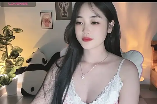 Snapshot of _Aimy_ chatting on September 8, 4:06 pm Aimy online show from September 8, 4:06 pm