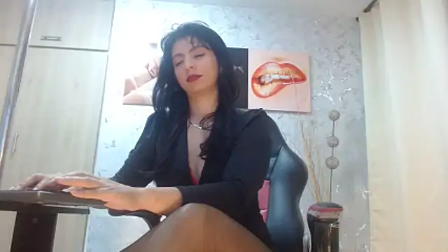 PaulinaRubio  online show from February 6, 7:39 pm