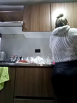 coral smitth online show from November 13, 7:02 pm