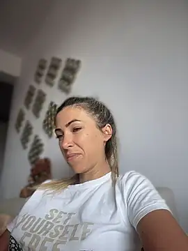 RaquelleDevon online show from July 30, 10:05 am