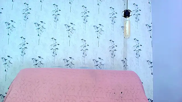 Snapshot of Mia_candy_0 chatting on September 18, 12:15 pm Mia candy 0 online show from September 18, 12:15 pm