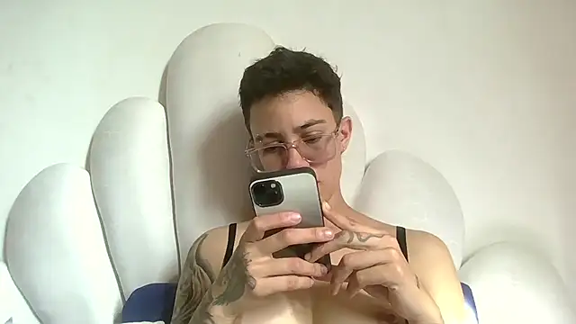 Cutie Shy  online show from July 6, 1:27 pm