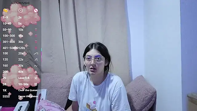lessliee22  online show from June 28, 8:32 am