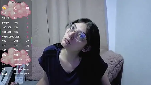 lessliee22  online show from July 3, 6:19 am