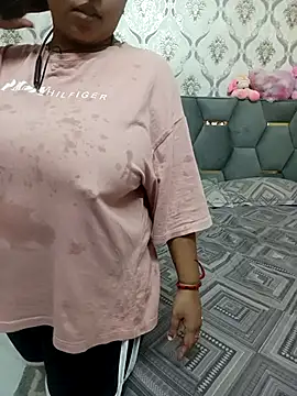 Snapshot of HEENA_022 chatting on October 7, 8:41 am HEENA 022 online show from October 7, 8:41 am