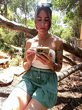Lara Bergmann online show from May 6, 9:02 am