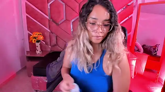 Olivia Fox69 online show from April 28, 3:32 am