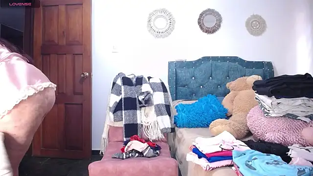sofiamature01 online show from July 16, 5:39 pm